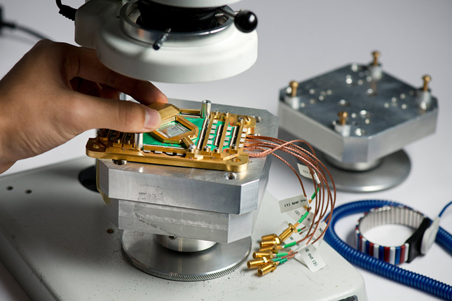 picture: d-wave chip